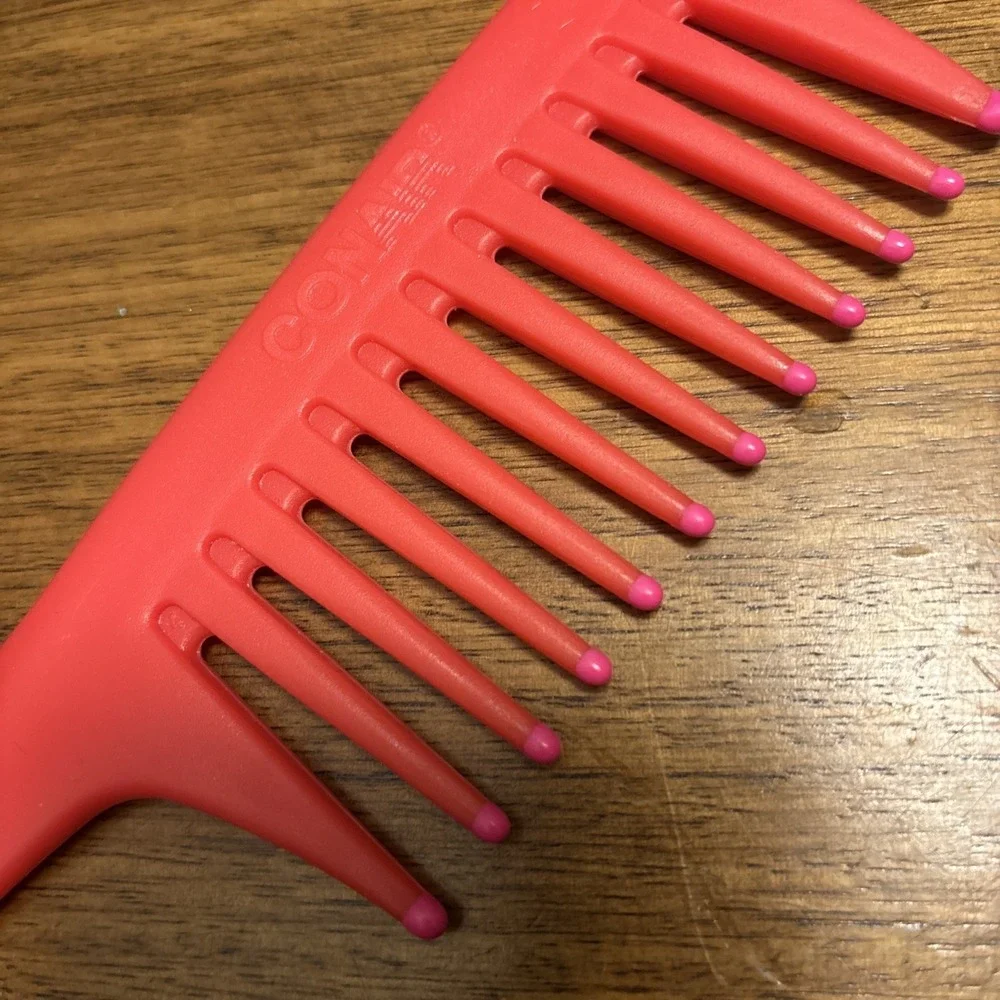 CONAIR Wide Tooth Dipped Ends 9